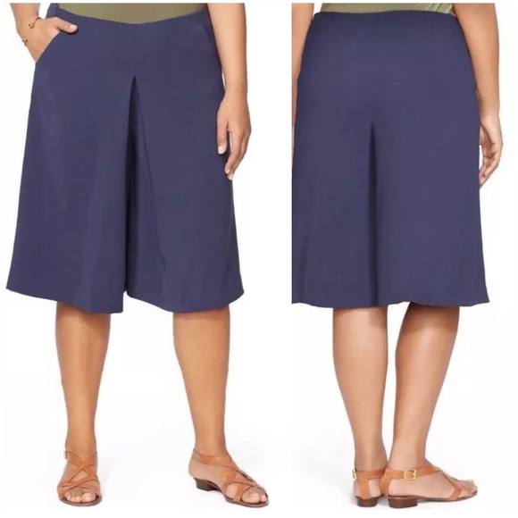 Lauren Ralph Lauren Pleated Front Wide Leg Navy Shorts - Picture 12 of 14